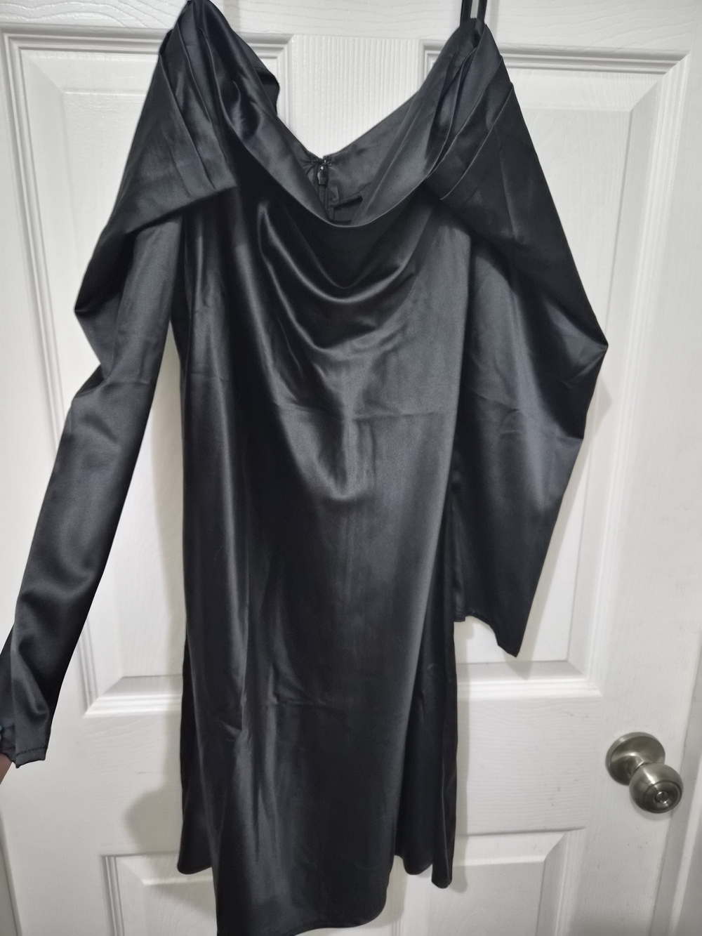 VENUS Black Satin Long-Sleeve Off-Shoulder Dress